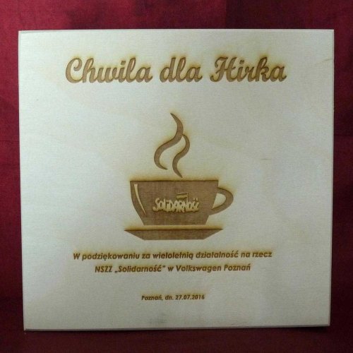 Herbaciarka z Grawerem – personalizowany prezent dla pracownika firmy