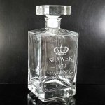 Karafka z grawerem do whisky – widok z boku na dedykację