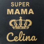 Szkatułka drewniana z grawerem czarna – zbliżenie na grawer dla mamy