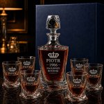Zestaw do Whisky z Grawerem – Kryształowa Karafka i 6 Szklanek QUADRO
