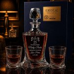 Kryształowy Zestaw do Whisky z Grawerem – Karafka i 2 Szklanki QUADRO