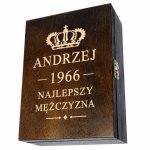 Drewniana Skrzynka na Whisky z Grawerem dla Mężczyzny – Personalizacja na urodziny
