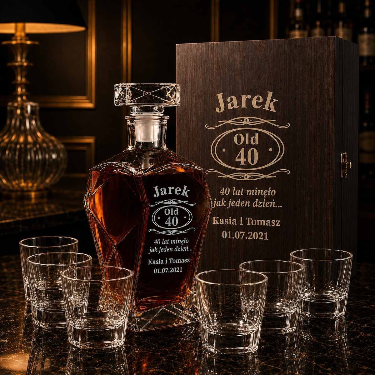 Zestaw do Whisky z Grawerem w Skrzynce – Karafka i 6 Szklanek