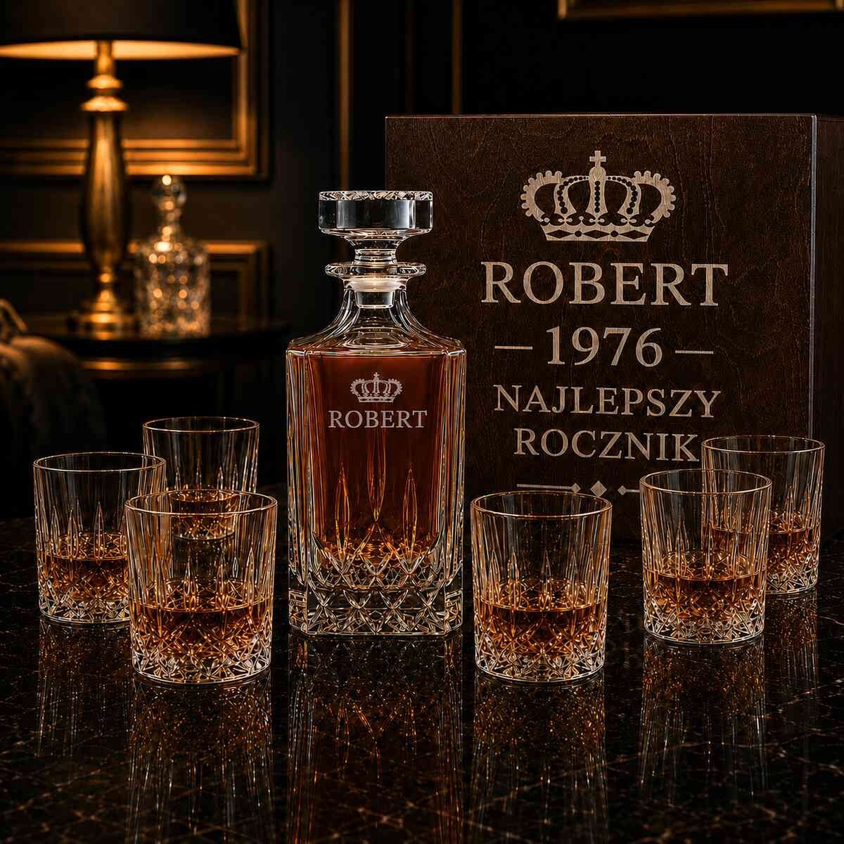 Zestaw do Whisky z Grawerem w Skrzynce – Karafka i 6 Szklanek RCR Opera