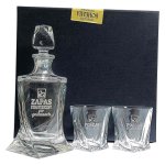 Kryształowy Zestaw do Whisky z Grawerem i Humorem – Karafka i 2 Szklanki QUADRO